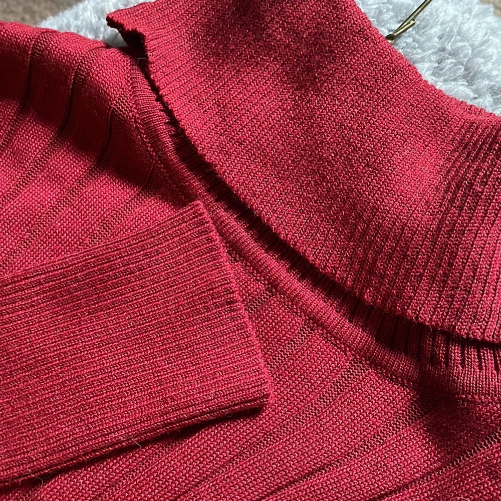 Sweater - Picture 4 of 4